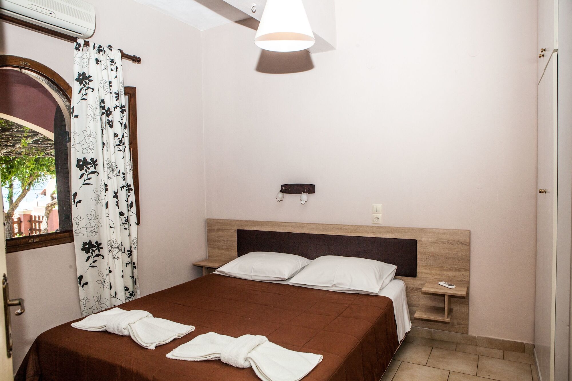 Eleana Apartments And Studios 아기오스 게오르기오스 외부 사진